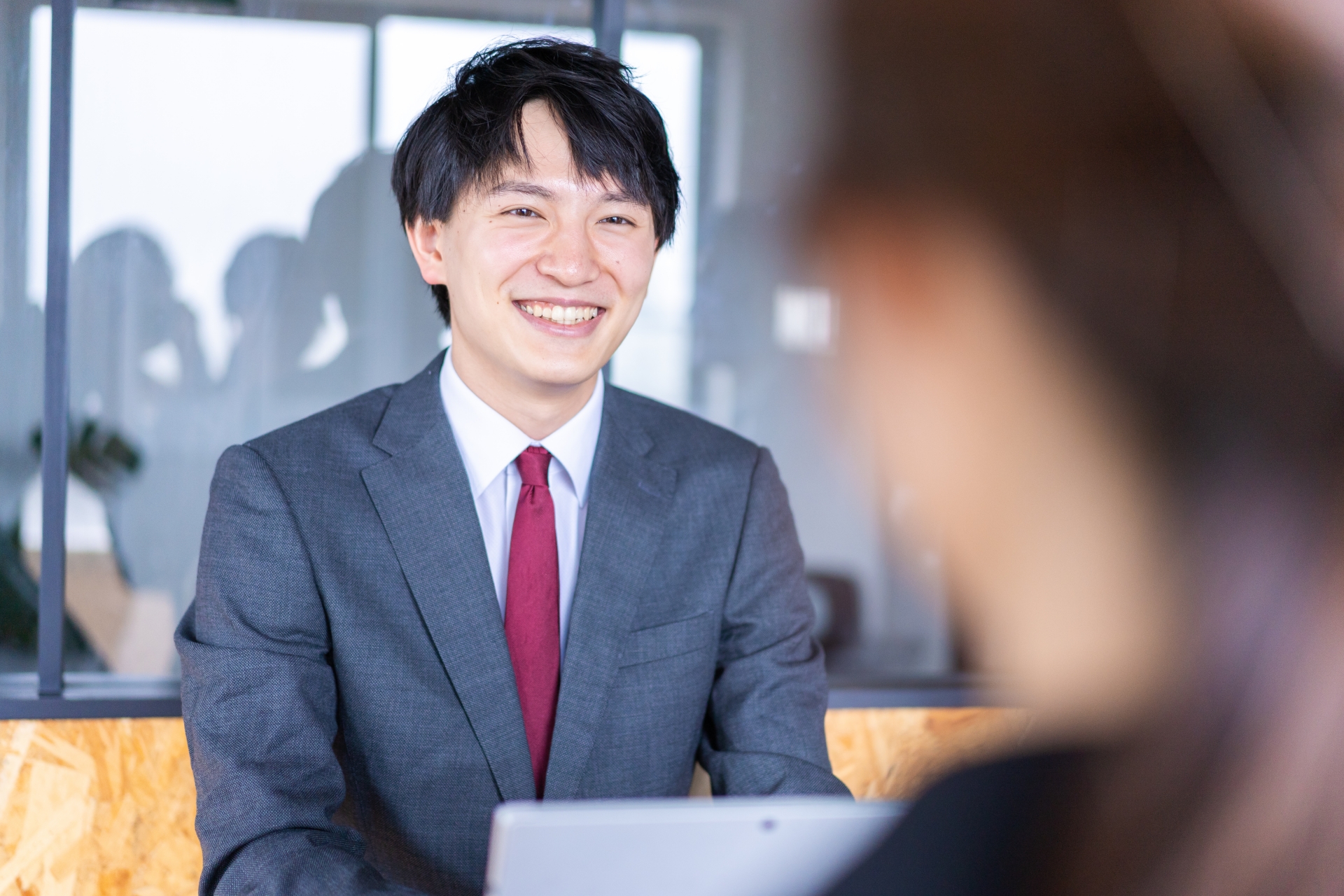 好きな気持ちを抑えている男性